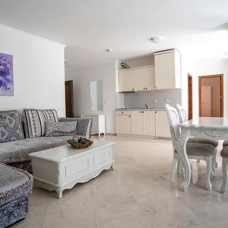 Feriested Apolonia 4*